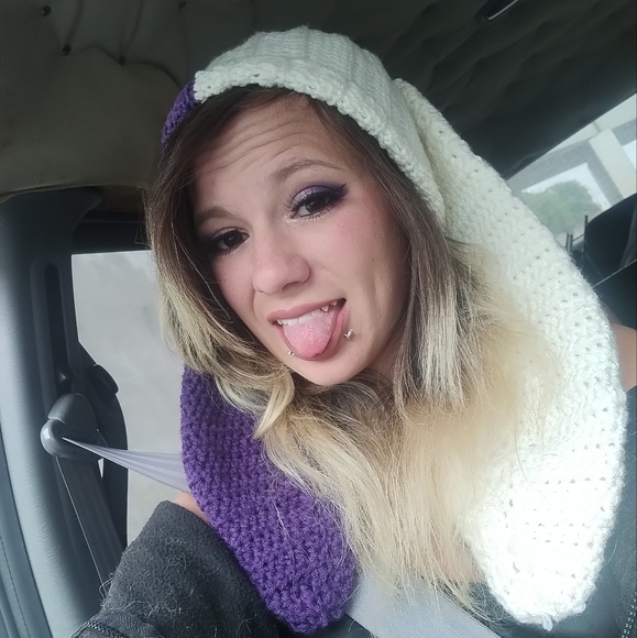 Crochet bunny Bennie - Picture 1 of 2